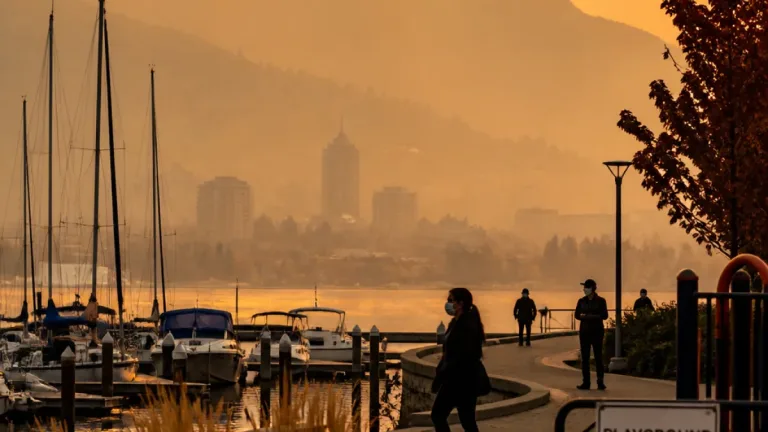Thick wildfire smoke prompts health warnings across Okanagan, Fraser Canyon